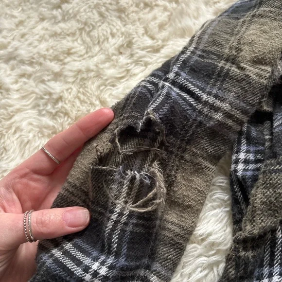 American Eagle Outfitters Distressed Green Plaid Button-Down Shirt - Picture 5 of 13